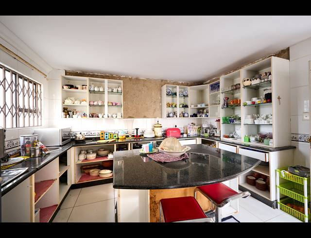 8 BEDROOM HOUSE FOR SALE IN NOORDWYK